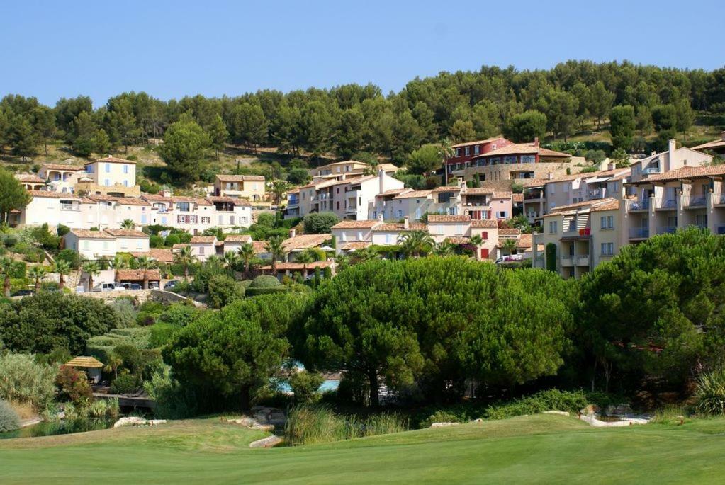 Hameau Des Amandiers-Vue Mer & Golf 滨海圣西尔 外观 照片
